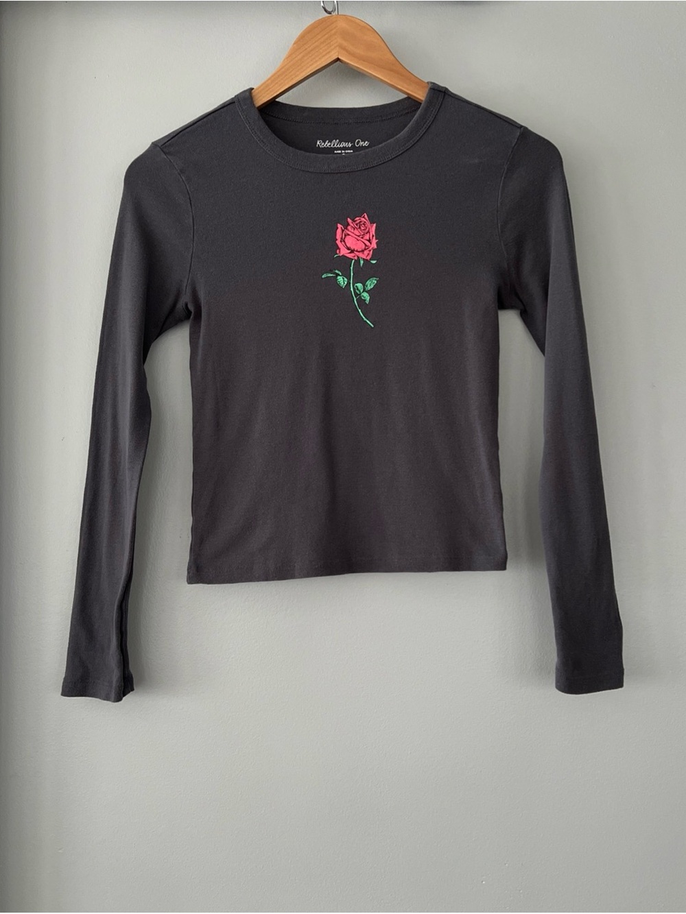 Rebellious One Gray Long Sleeve Cotton Tee Top Women’s Small Rose Print Floral